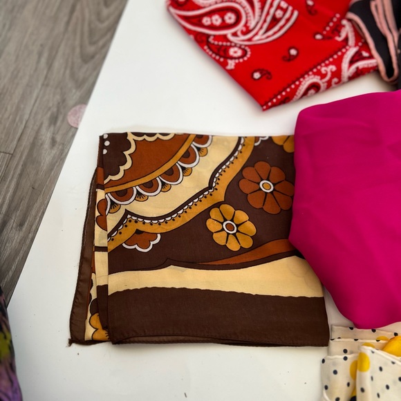 Bundle of vintage multi colour scarfs/ Bandana… - Picture 3 of 4